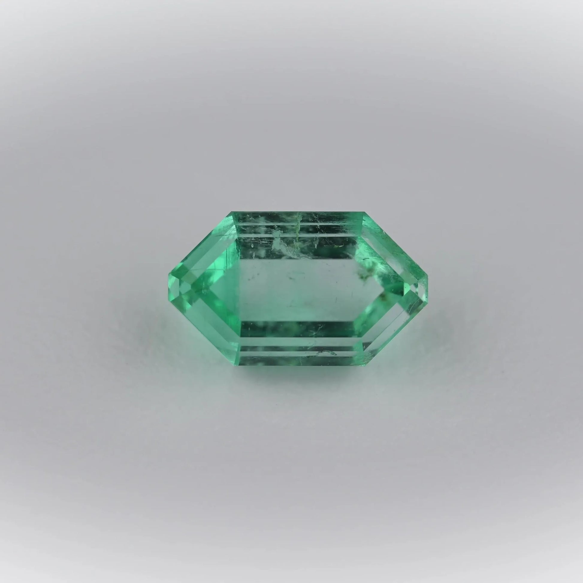 0.92ct Octagonal Natural Emerald (Colour Green, Clarity Eye Clean, Cut Faceted)