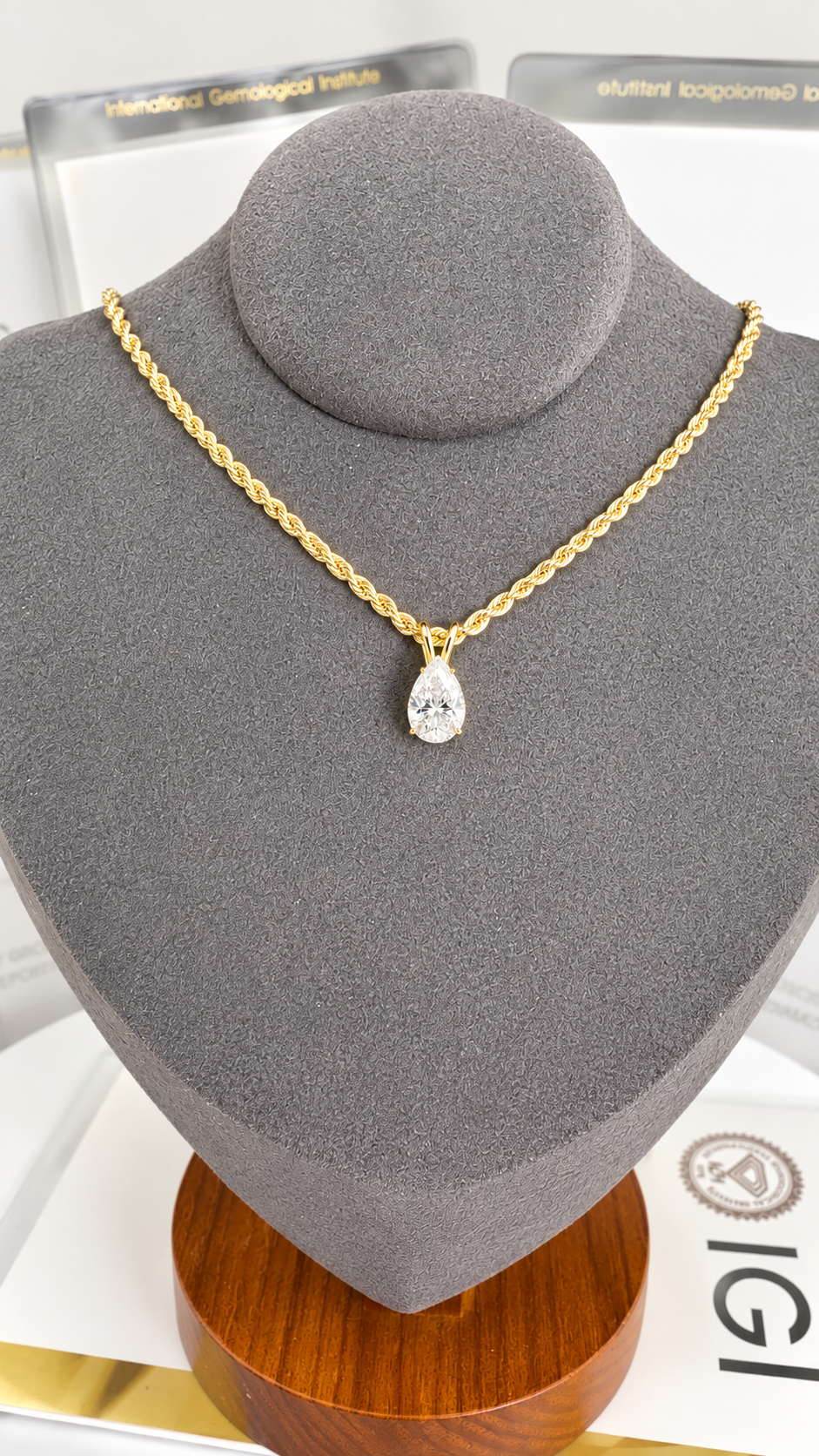 1.10 CT Pear Lab-Grown Diamond Pendant – D VS1 | 14K Yellow Gold