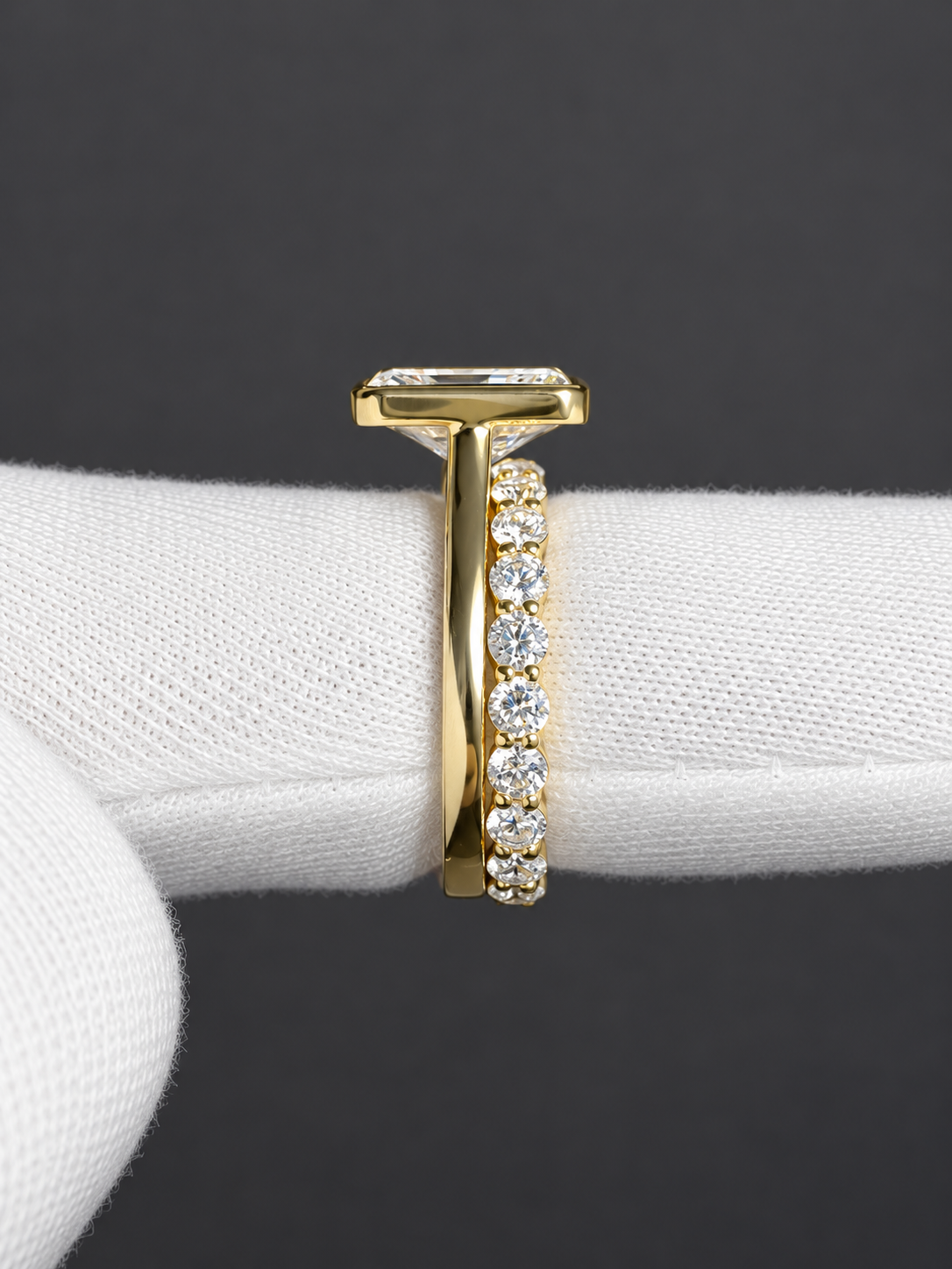 3 Ct E VS1 Radiant Cut Bezel Cathedral Engagement Ring – 14K Yellow Gold | IGI Certified